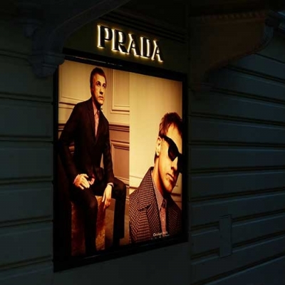 Tilara Polycarbonate Sheet is applied in display and advertising box in advertising and signage and display media.